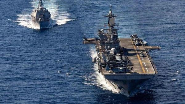 İran, ABD'nin USS Tripoli Amfibi Hücum Gemisine Füze Saldırısı Düzenledi