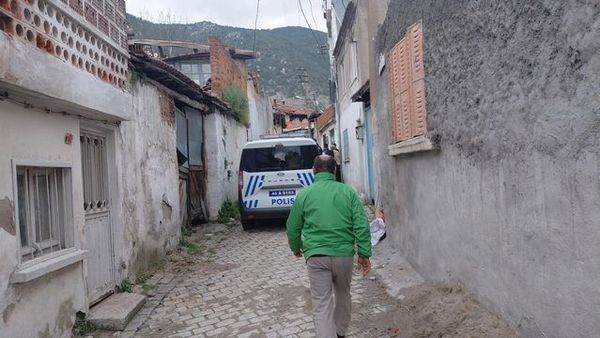 Kırkağaç'ta Bıçaklı Kavga: 1 Kişi Ağır Yaralandı