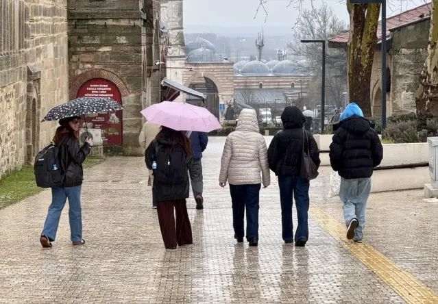 Edirne ve Kırklareli'nde Şiddetli Sağanak Yağış Etkili Oluyor