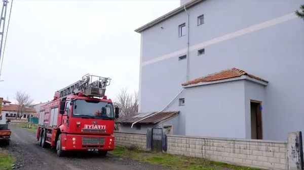 Sivas Şarkışla'da Soba Yangını: 2 Kişi Dumandan Etkilendi