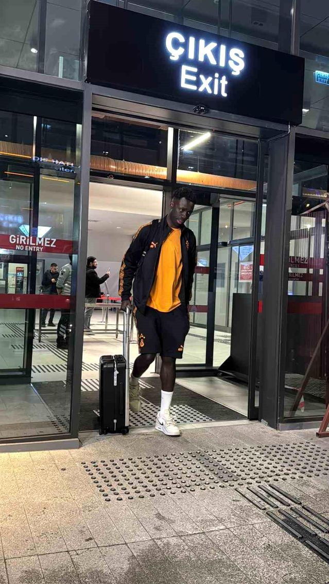 Galatasaray, Trabzonspor Maçı İçin Trabzon'a Uçtu