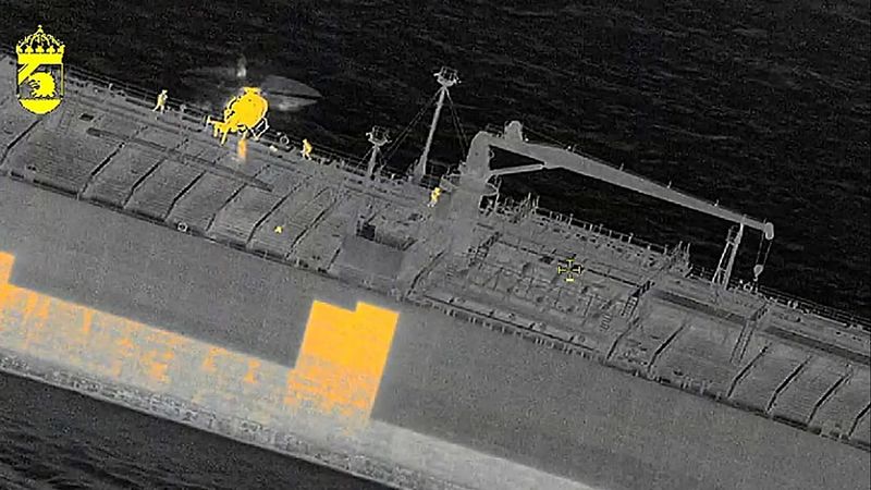 İsveç Sahil Güvenliği, AB Yaptırımlı Tankeri Petrol Sızıntısı Şüphesiyle Durdurdu