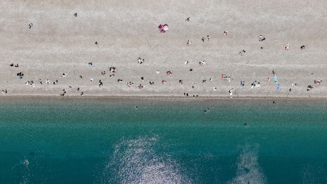 Antalya'da Bahar Güneşiyle Canlanan Konyaaltı Sahili