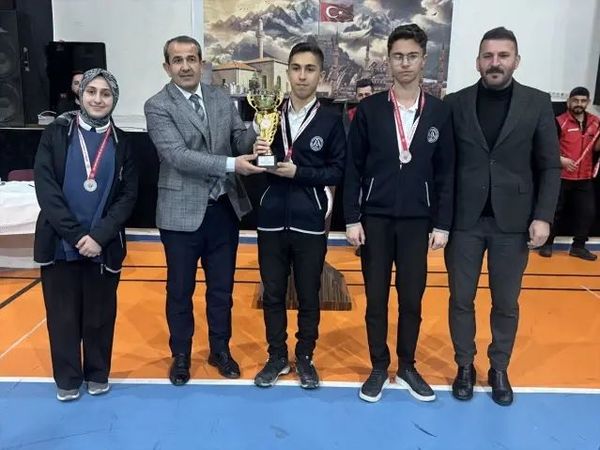 Yüksekova'da Liseler Arası Bilgi Yarışması Gerçekleşti