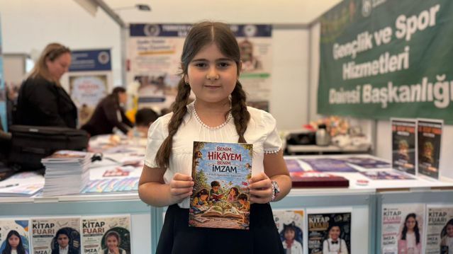 Öğrenciler Yazdıkları Kitapla Deprem Bölgesine Destek Verdi