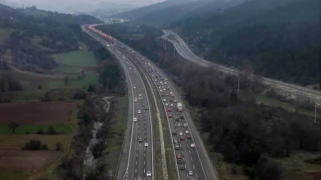 Bolu'da Ramazan Bayramı Dönüş Trafiği Uzun Araç Kuyruklarına Neden Oldu