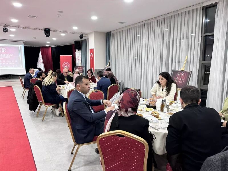 Konya'da Devlet Destekli Evlilikler Akşam Yemeğinde Kutlandı