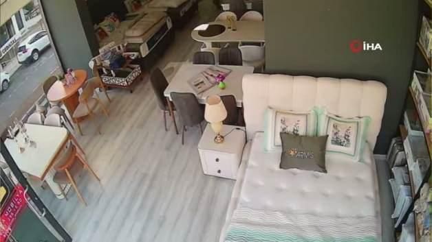 Samsun'da Mobilya Mağazasında Eşine Şiddet Uygulayan Kişi ve Eşi Şikayetçi Olmadı