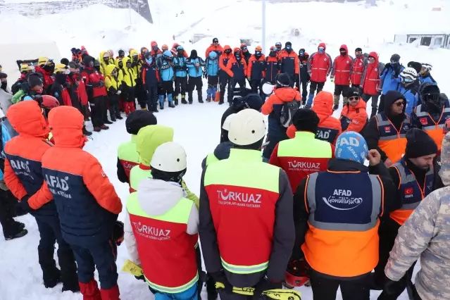 AFAD, Erciyes'te Çığ Tatbikatlarıyla Arama Kurtarma Eğitimlerini Sürdürüyor