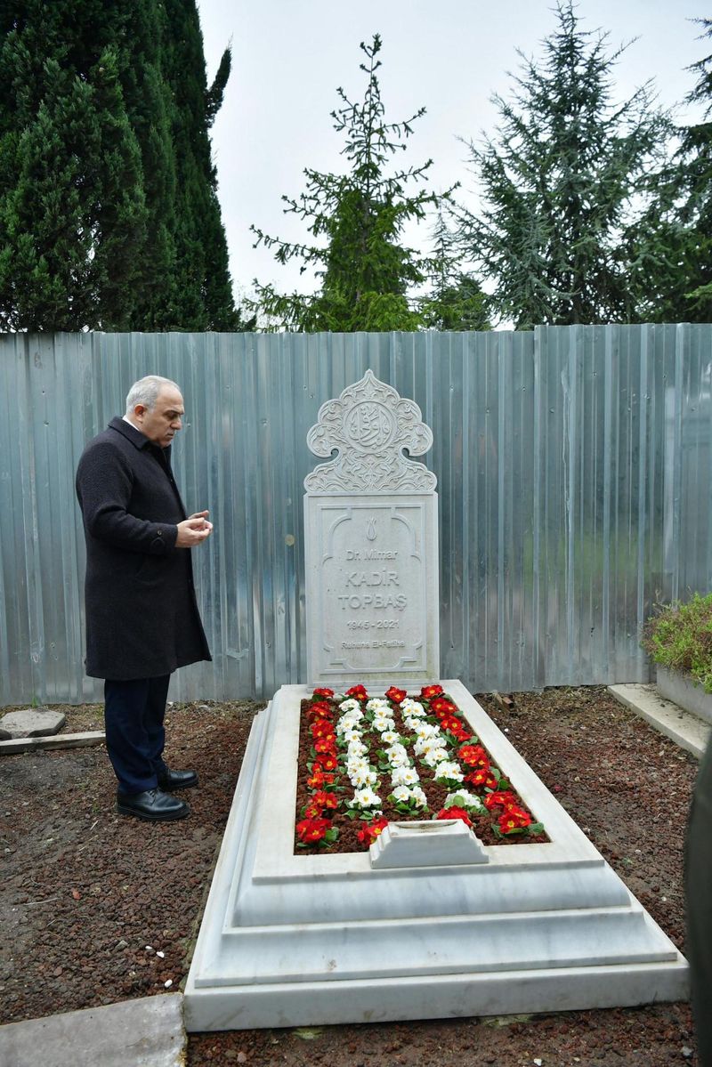 Ergün Turan Kadir Topbaş’ın Kabri Başında Anma Törenine Katıldı
