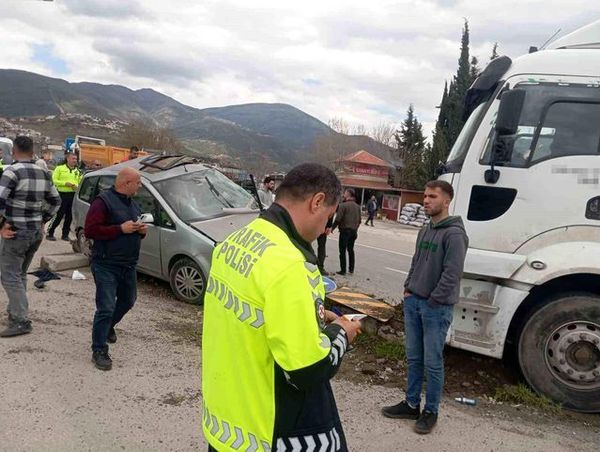 Osmaniye'de Tır ve Hafif Ticari Araç Çarpıştı: 1 Yaralı
