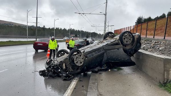 Malatya'da Takla Atan Otomobildeki 5 Kişi Yaralanmadan Kurtuldu