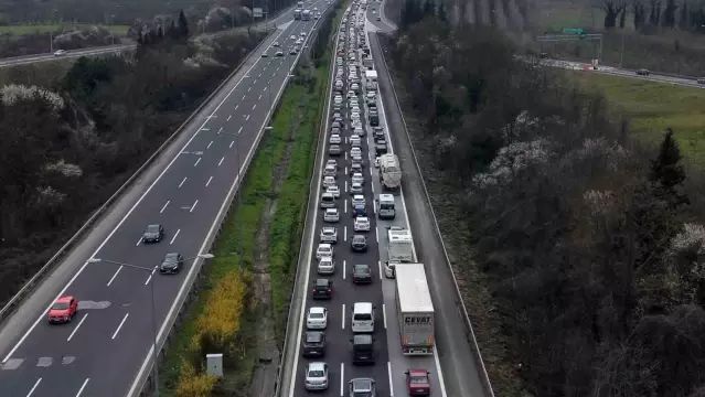 Bayram Sonrası Düzce’de Anadolu Otoyolu’nda Trafik Kilitlendi