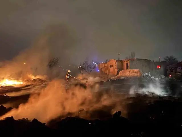 Kayseri Kocasinan'da Atık Yangını Erken Müdahale ile Kontrol Altına Alındı