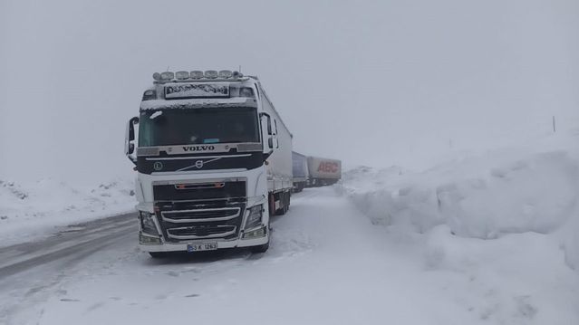 Ilgar Dağı Geçidi'nde Kar ve Buzlanma Trafiği Olumsuz Etkiledi