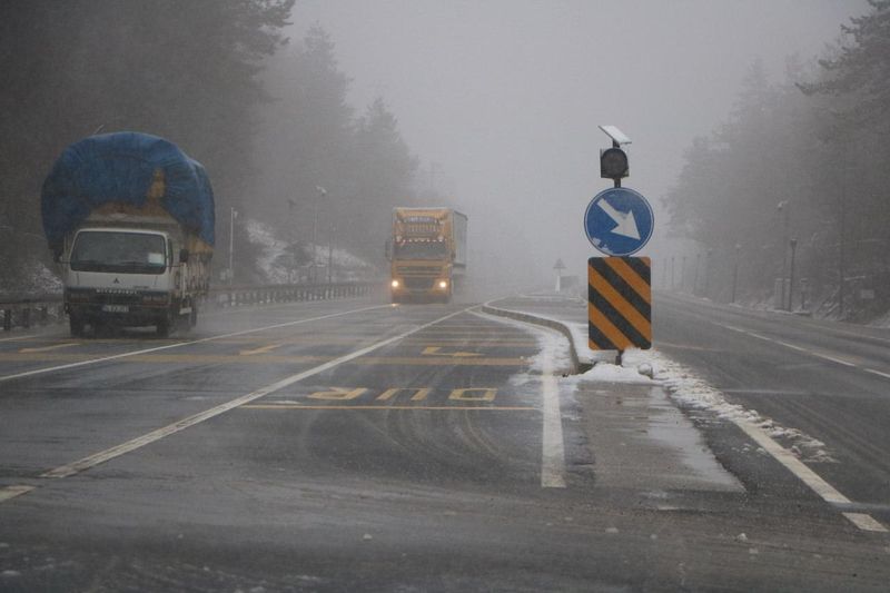 Bolu Dağı'nda Kar ve Yoğun Sis Uyarısı Verildi