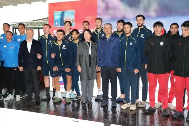 Fenerbahçe, Adana'daki Türkiye Kupası Kürek Yarışları'nda Zirvede