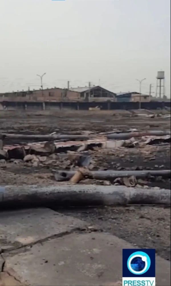 İran'ın Karaj kentinde ABD ve İsrail kaynaklı petrol deposu saldırısı sonrası geniş çaplı yıkım