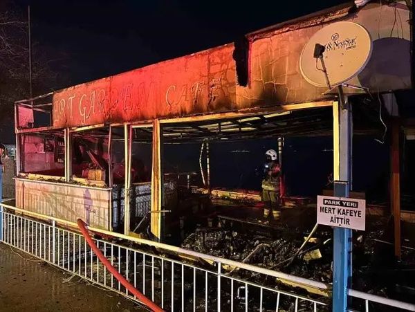 Gemlik'te Elektrik Kaynağından Çıkan Kafe Yangını Söndürüldü