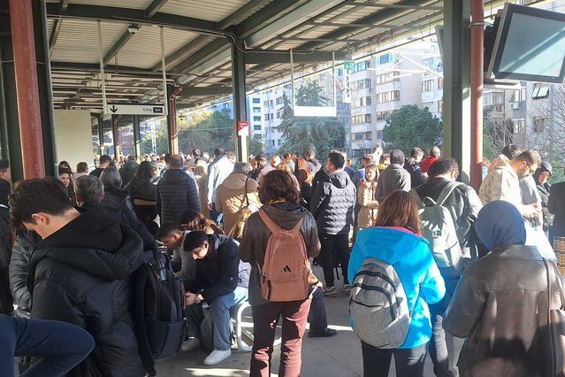 Marmaray Göztepe İstasyonunda İntihar Olayı Seferleri Aksattı