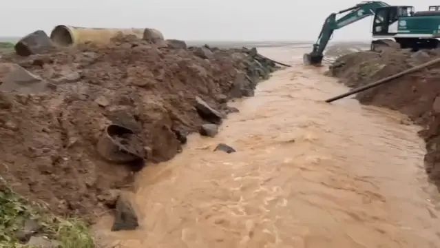 Nusaybin'de Şiddetli Sağanak ve Dolu Hayatı Olumsuz Etkiledi