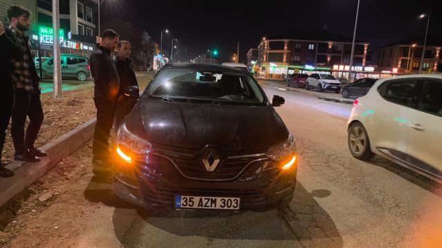 Bursa İnegöl'de Seyir Halindeki Araca Yorgun Mermi İsabet Etti