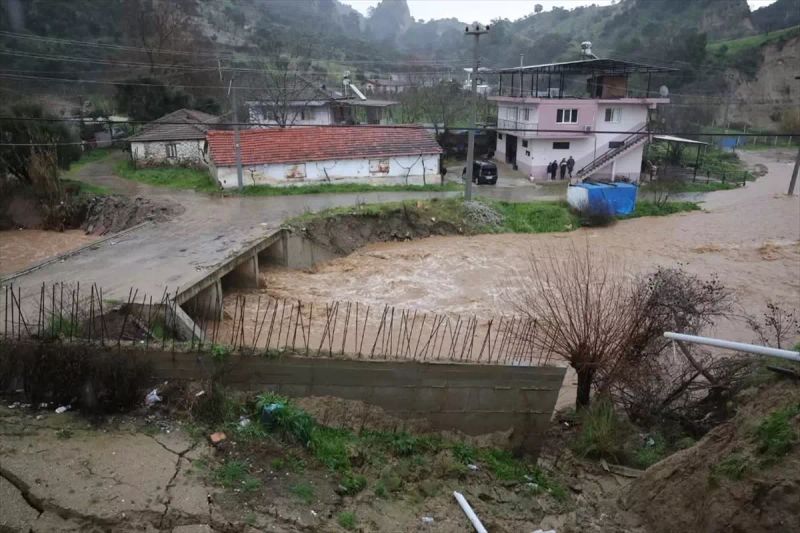 Aydın İncirliova'da Dere Taşması Nedeniyle 9 Ev Tahliye Edildi