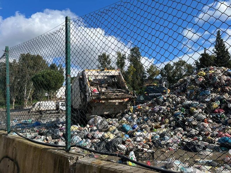 İzmir Buca'da Sağanak Sonrası Altyapı ve Çöp Sorunları Vatandaşı İsyan Ettirdi