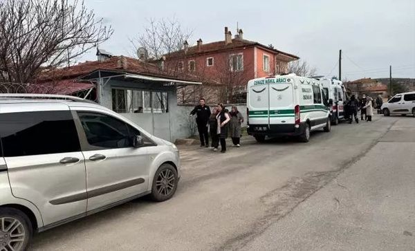 Kırıkkale'de İki Kardeş Babalarını Bıçak ve Nacakla Öldürdü