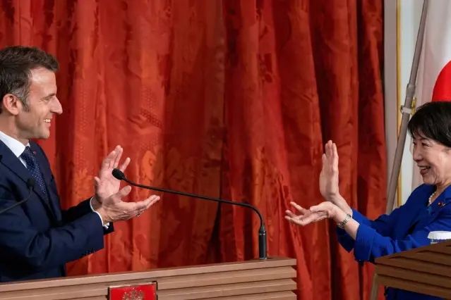 Japonya Başbakanı Takaichi ve Macron 'Kamehameha' Pozuyla Dikkat Çekti