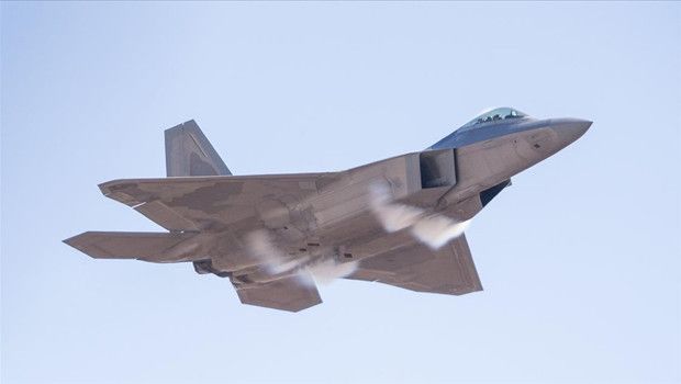 İrlanda'da C-130 Amerikan Askeri Uçağına Baltalı Saldırı Gerçekleşti