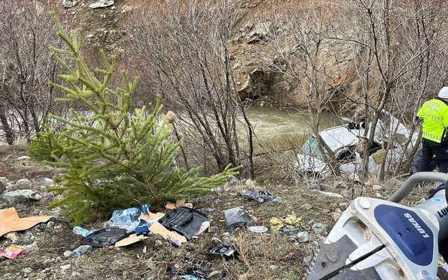 Erzincan’da Minibüsün Dereye Devrilmesiyle 6 Kişi Yaralandı