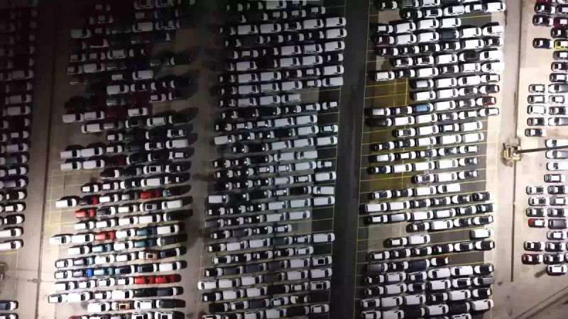 Haydarpaşa Limanı'nda 2026 Model Yeni Araçlar Gece Boyu Tahliye Edildi