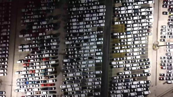 Haydarpaşa Limanı'nda 2026 Model Yeni Araçlar Gece Boyu Tahliye Edildi