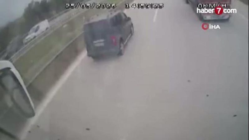 Otobüs şoförünün kritik manevrasıyla 26 yolcu kazadan yara almadan kurtuldu