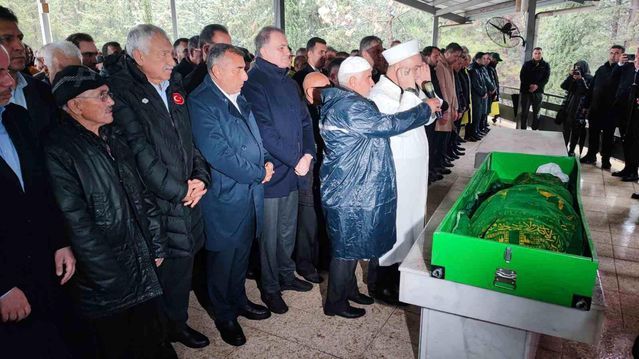 AK Parti Adana İl Başkanı Dağlı'nın Annesi Gülcan Dağlı Toprağa Verildi