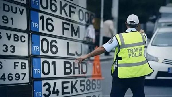 Karekod Uygulamasıyla Plaka Başvuruları Beş Kat Arttı, Kaos Yaşanıyor