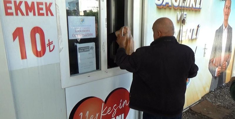 Hatay'da Hayırsever Ramazan Boyunca Günlük 6 Bin Ekmek Dağıtacak