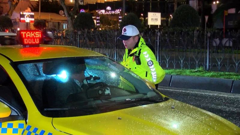 Fatih'te Helikopter Destekli 'Huzur İstanbul' Denetimi Yapıldı