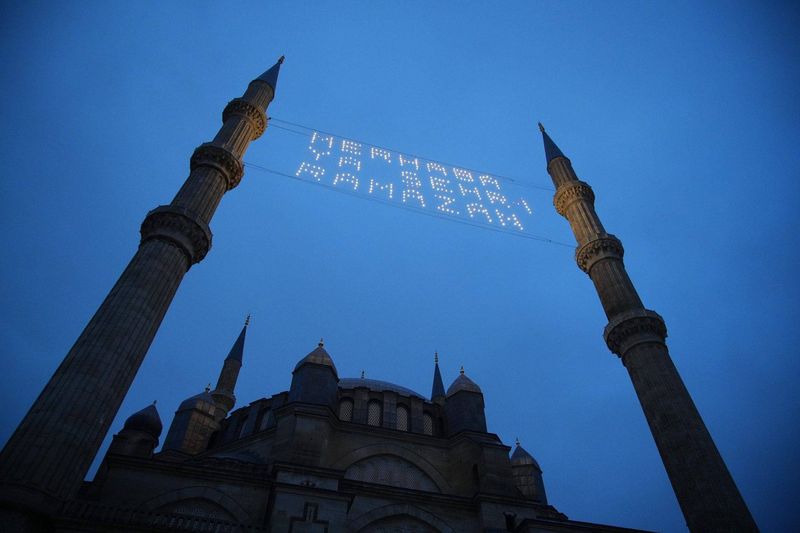 Selimiye Camii'nde Ramazan Coşkusu Mahya Işıklarıyla Canlandı