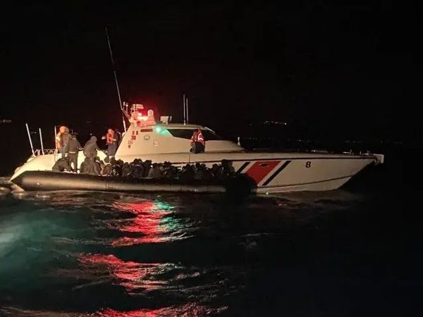 Ayvalık Açıklarında 39 Düzensiz Göçmen Sahil Güvenlik Tarafından Kurtarıldı