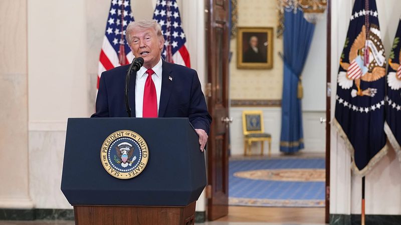 Trump, İran'a Karşı Sert Mesaj Verdi: "Taş Devri'ne Geri Göndereceğiz"