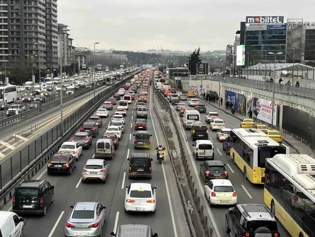 İstanbul’da Akaryakıt Zamlarına Rağmen Trafik Yoğunluğu Azalmadı