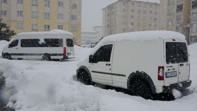 Bitlis'te Yoğun Kar Nedeniyle 82 Köy Yolu Ulaşıma Kapandı