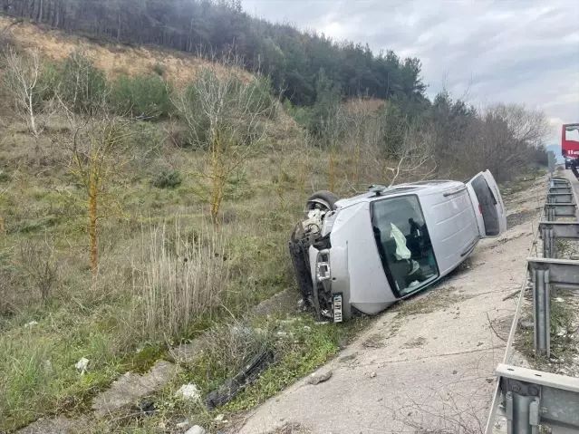 Bilecik Osmaneli'de Trafik Kazası: 2 Kişi Yaralandı