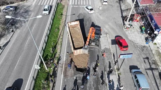 Diyarbakır-Silvan Yolundaki Çökme Nedeniyle Trafikte Kontrollü Geçiş Sağlanıyor