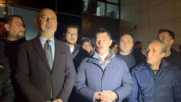 Marmaris Belediyesi'ne Gece Yarısı Baskın: Başkan Ünlü ve CHP Milletvekili Uzun'dan Açıklama