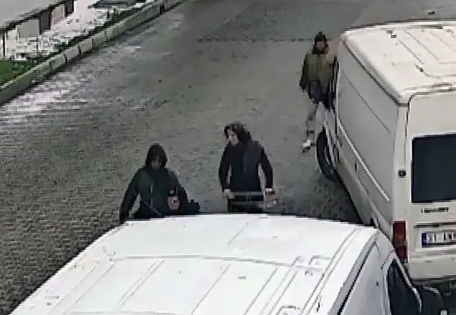 Adana'da Yankesicilik Olayı: Şüpheli 3 Cep Telefonu Çalarken Yakalandı