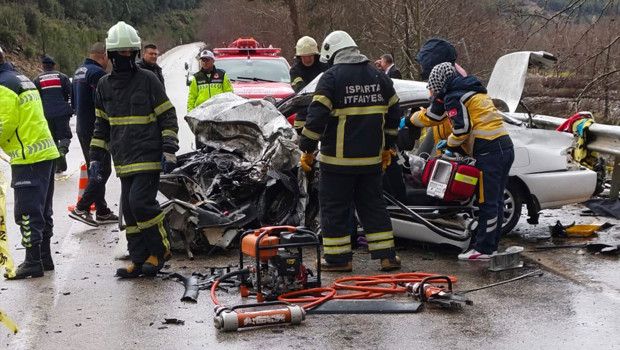 Isparta'da Nişanlı Çiftin Karıştığı Trafik Kazasında İki Kişi Hayatını Kaybetti