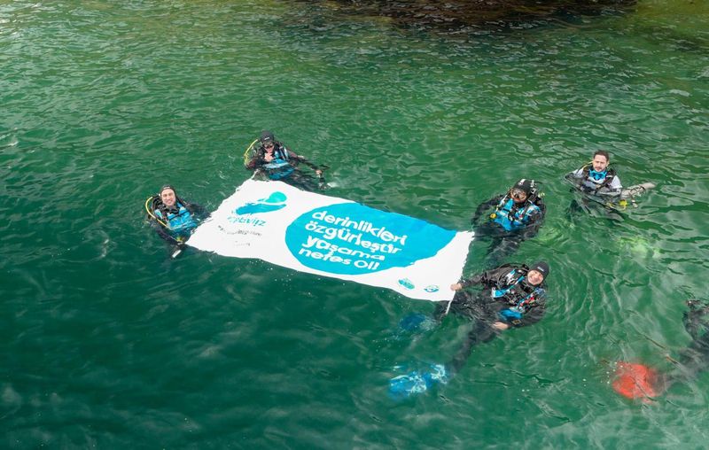 Orzax’ın Mavi İz Projesi Deniz Kirliliğiyle Sanat Yoluyla Mücadeleyi Büyütüyor